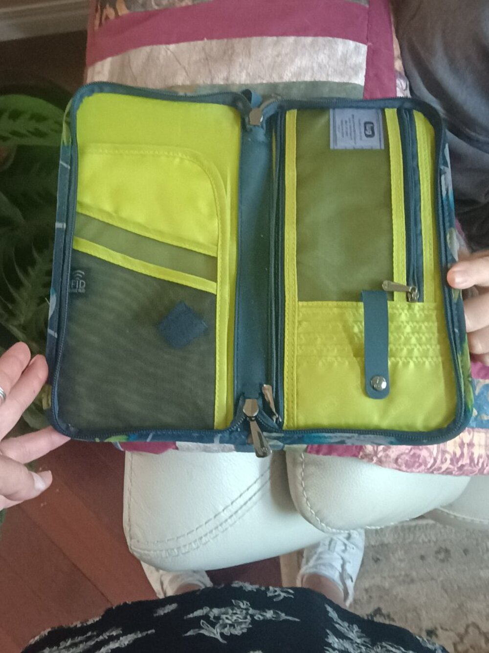 Lug Travel Wallet - Picture 3 of 3